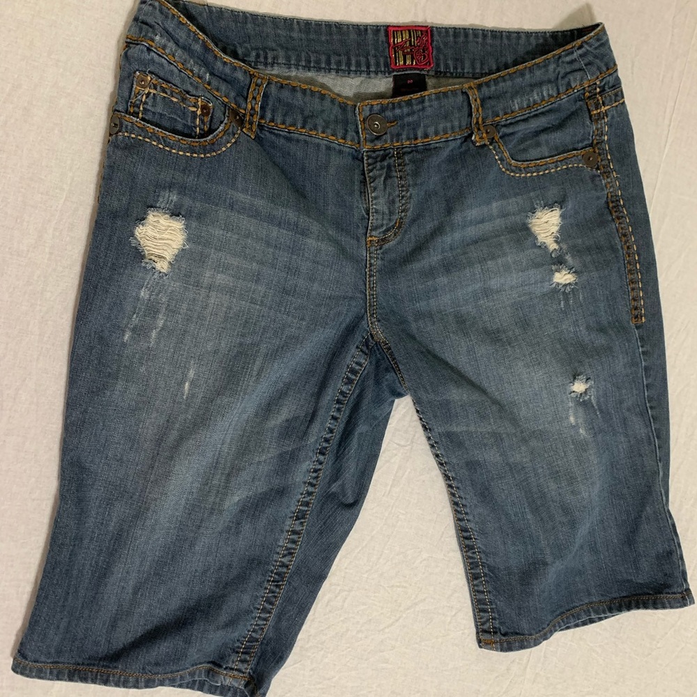 Torrid Denim sz 20, long shorts